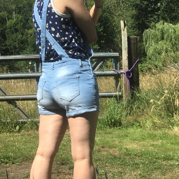 Brand new short overalls ** super comfy*** - Picture 2 of 4